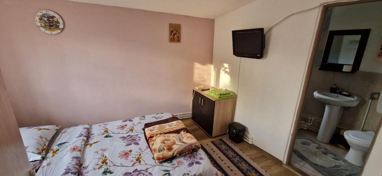 Pensiunea Casa Andreea Novaci-Straini Luaran gambar